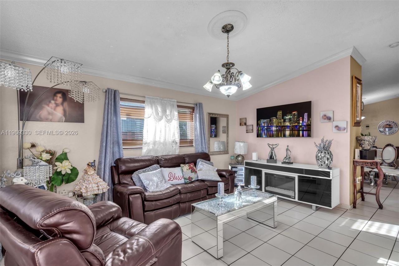 2775 W 71st Pl , Hialeah, FL 33016 Photo