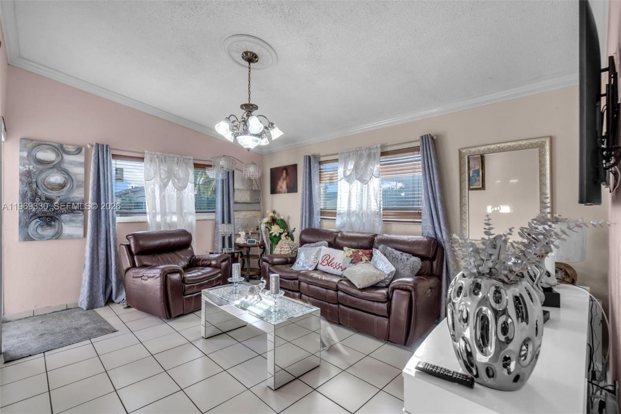 2775 W 71st Pl , Hialeah, FL 33016 Photo