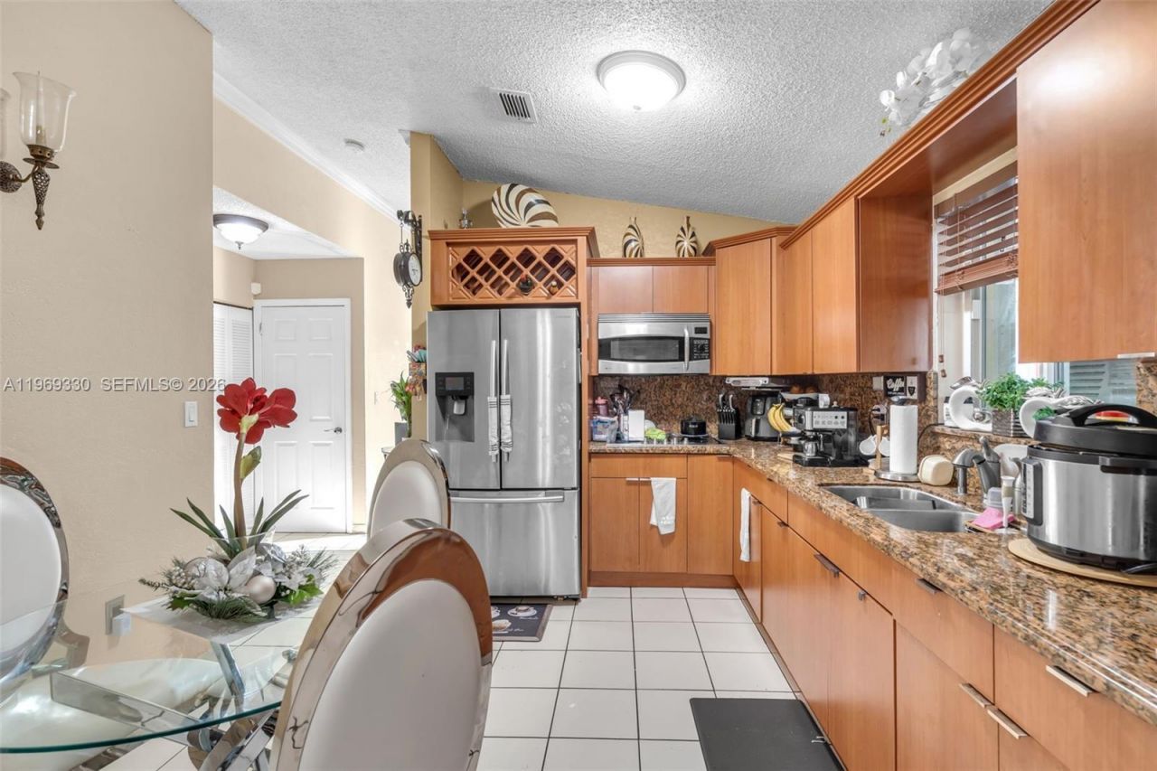 2775 W 71st Pl , Hialeah, FL 33016 Photo