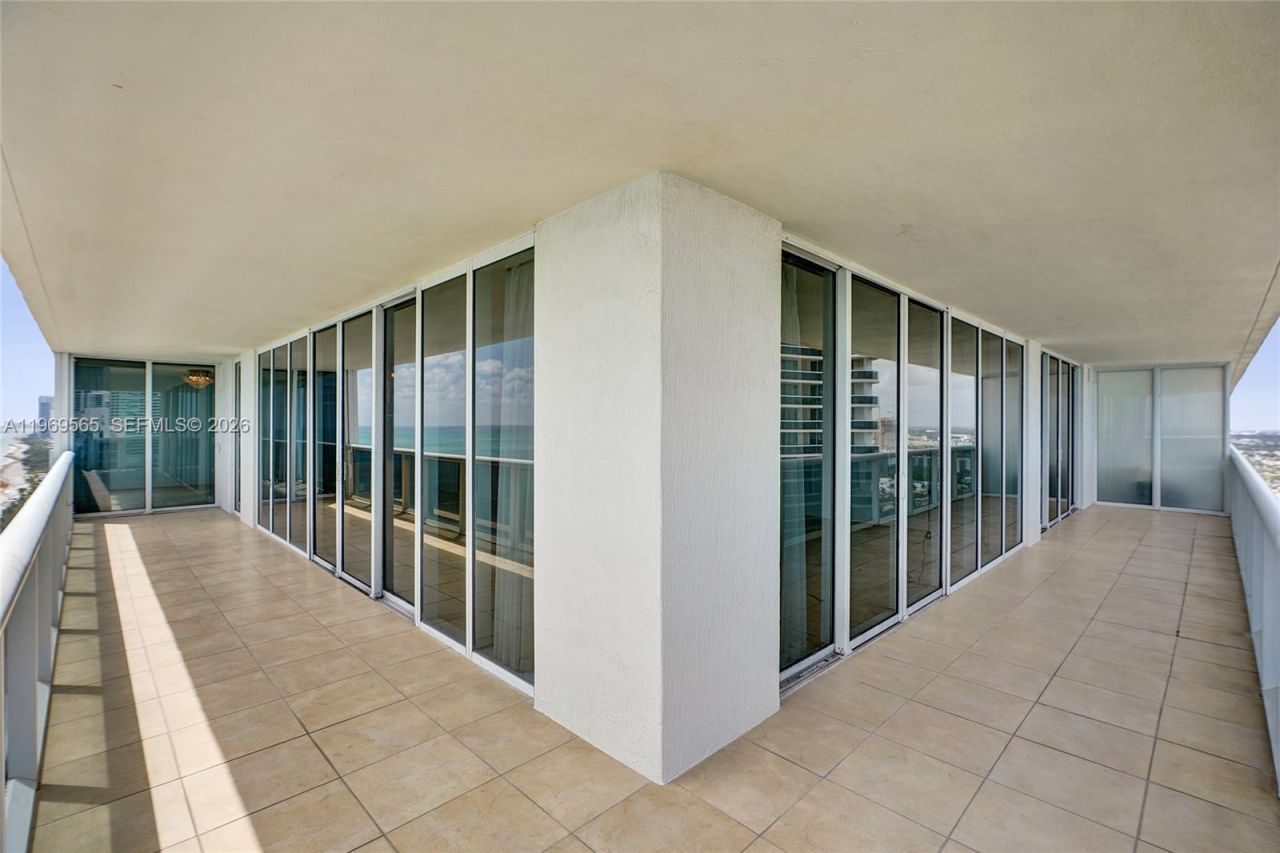 1830 S Ocean Dr , Unit 2701, Hallandale Beach, FL 33009 Photo