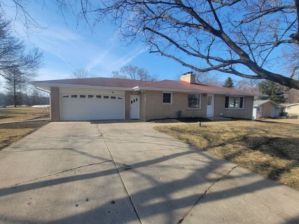 11N958 Almora Terrace, Elgin, IL 60124