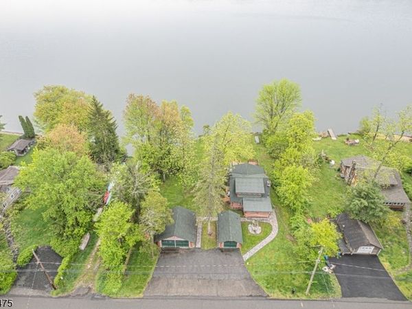 121 Bearfort Rd, West Milford, NJ 07480