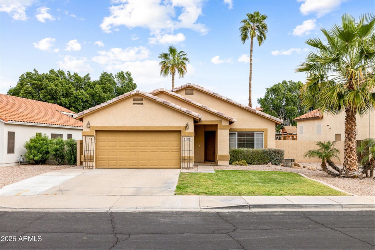 898 W Tremaine Avenue, Gilbert, AZ 85233 Main Photo