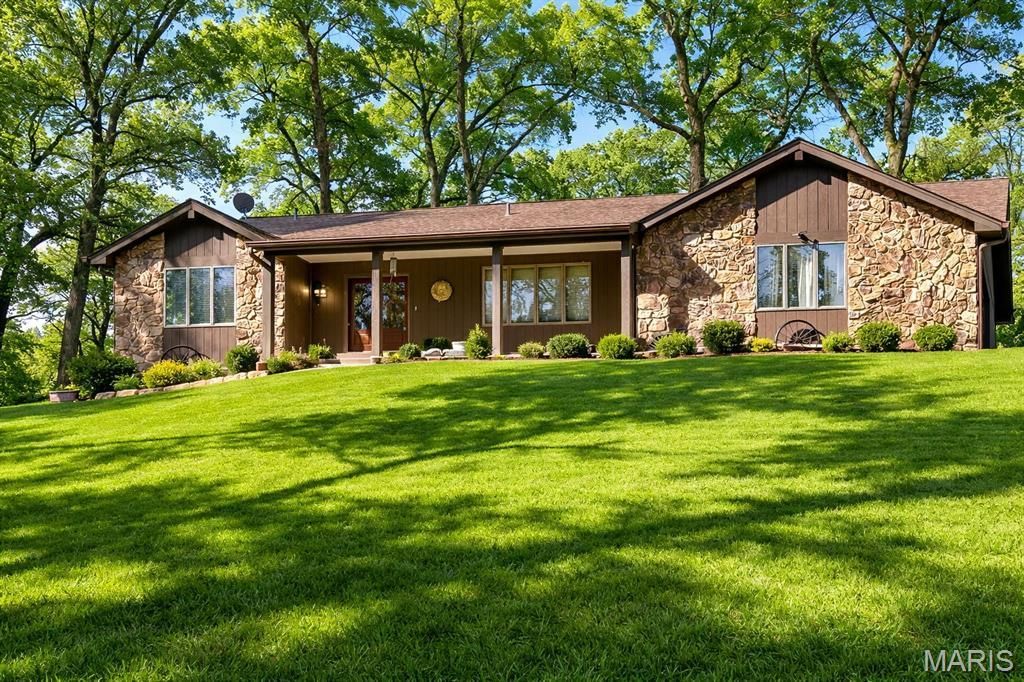 1327 Chatillon Estates Drive, Hazelwood, MO 63042 Main Photo