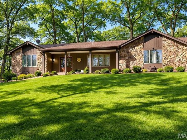 1327 Chatillon Estates Drive, Hazelwood, MO 63042