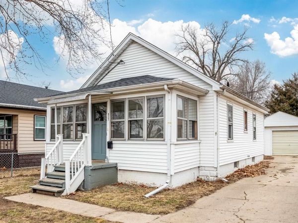 911 E MONETA Avenue, Peoria Heights, IL 61616