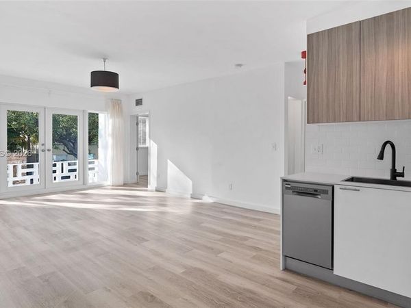 1561 Jefferson Avenue , Miami Beach, FL 33139