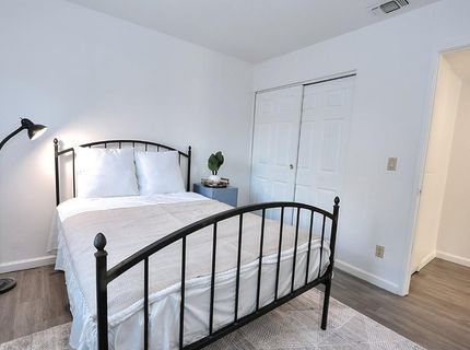 9385 Mira Del Rio Dr, Sacramento, CA 95827 Photo