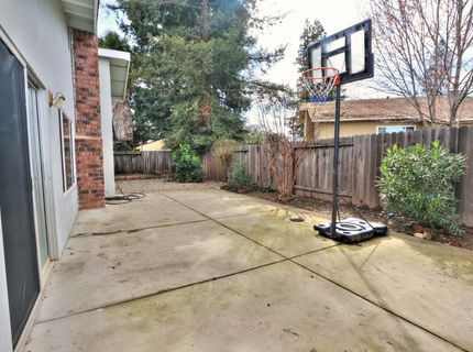 9385 Mira Del Rio Dr, Sacramento, CA 95827 Photo