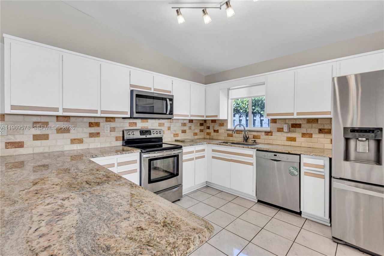 8531 SW 12th St, Miami, FL 33144 Photo