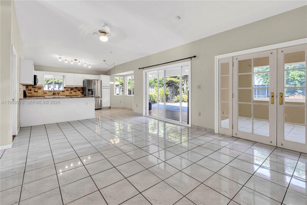 8531 SW 12th St, Miami, FL 33144 Photo