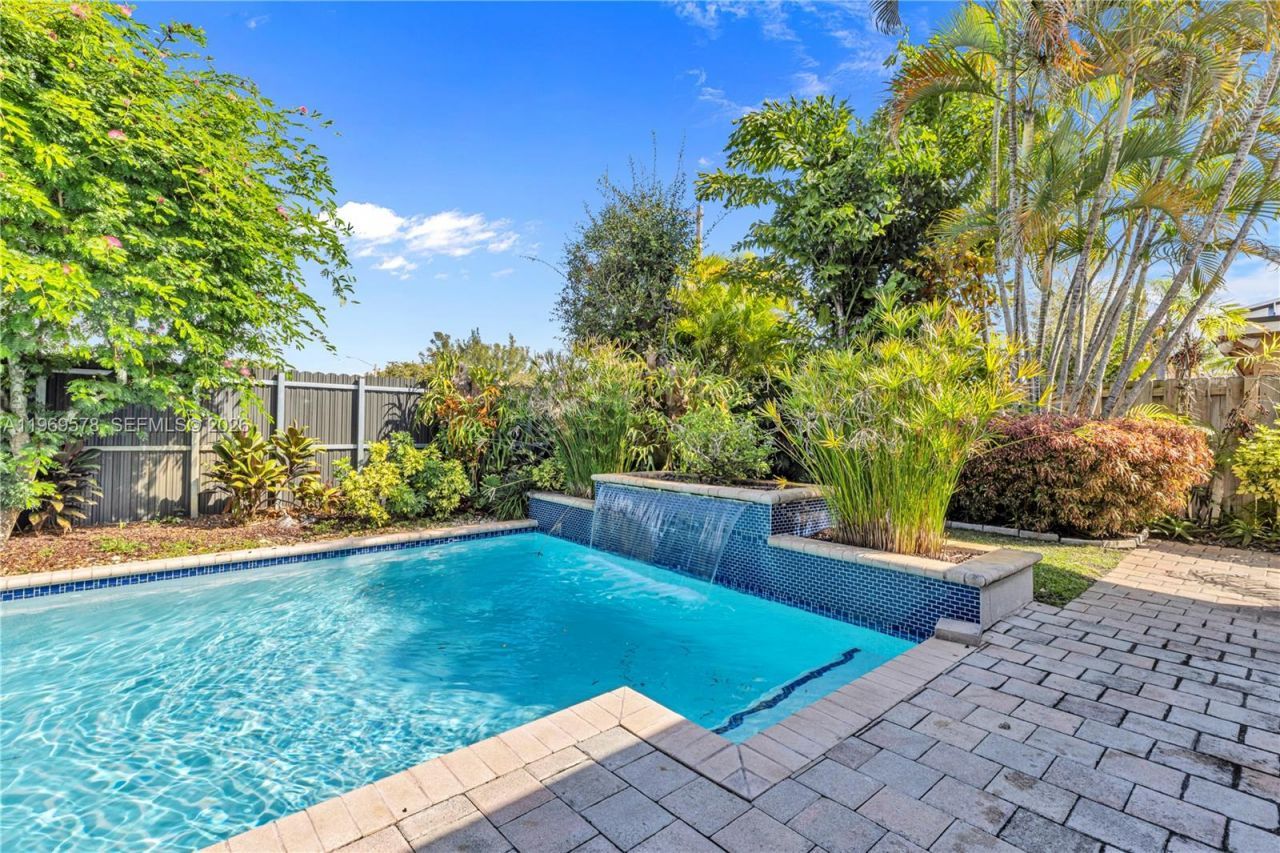 8531 SW 12th St, Miami, FL 33144 Photo