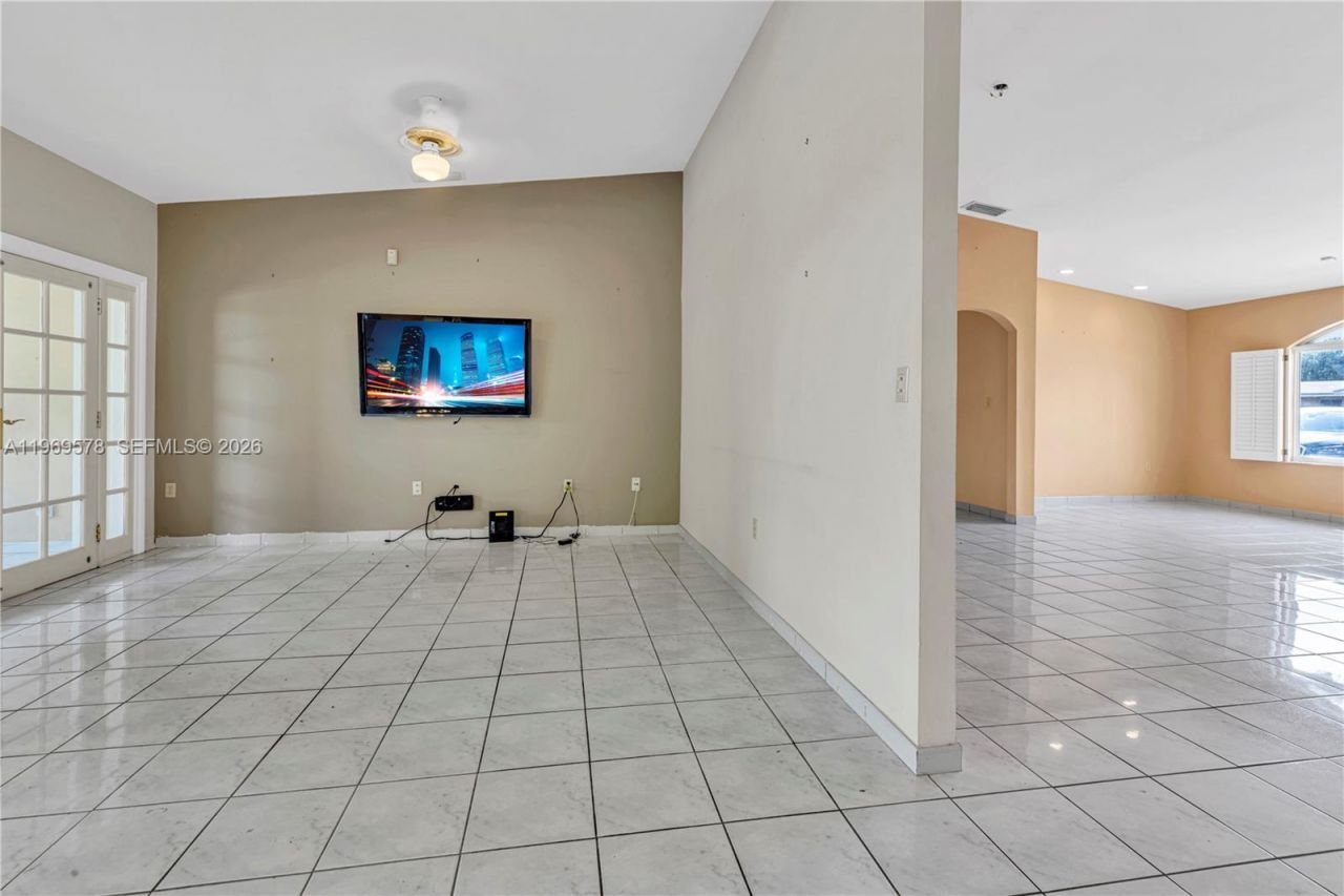 8531 SW 12th St, Miami, FL 33144 Photo