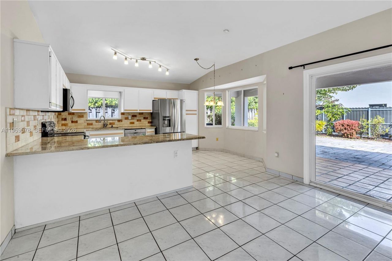 8531 SW 12th St, Miami, FL 33144 Photo