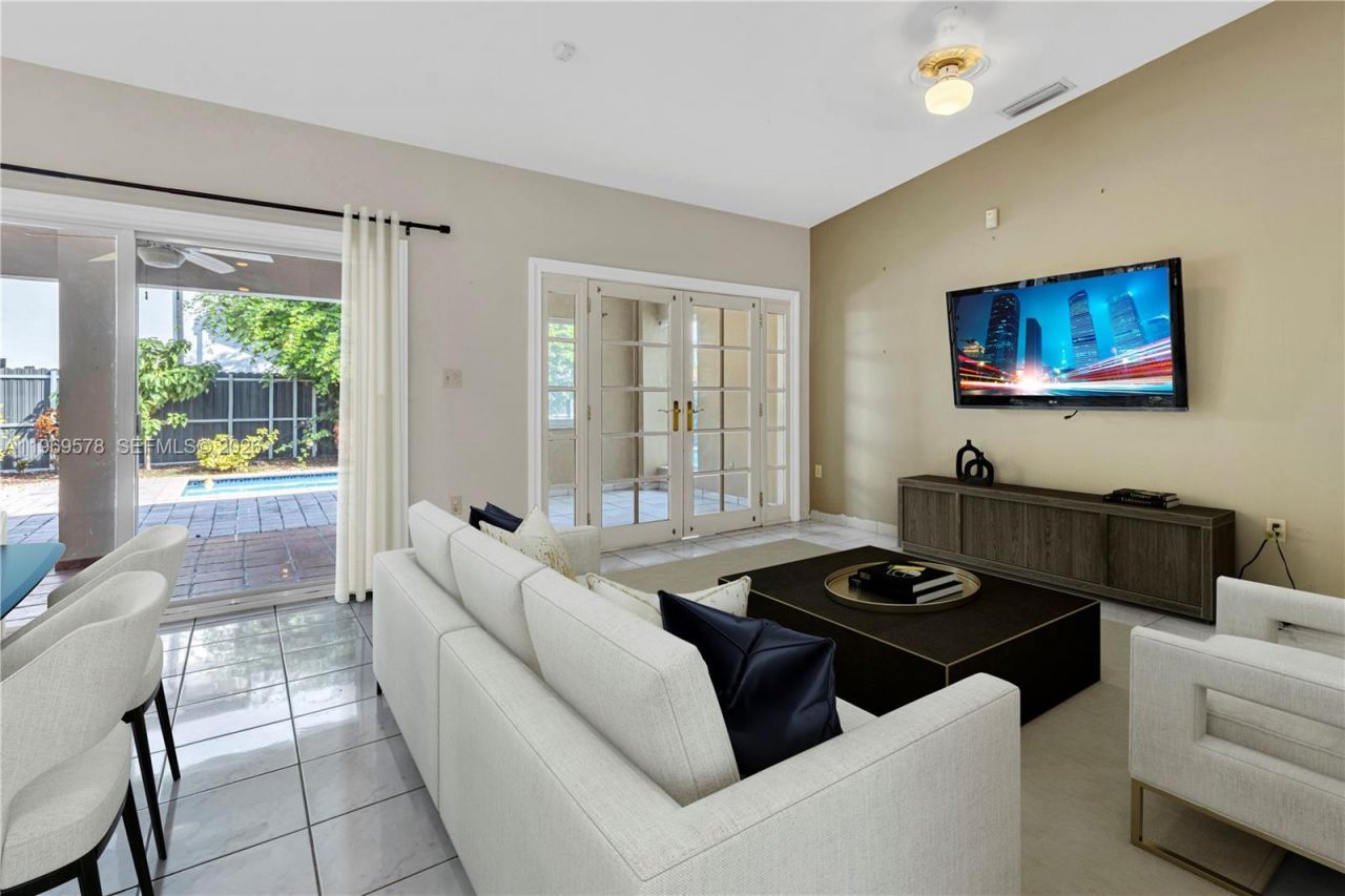 8531 SW 12th St, Miami, FL 33144 Photo