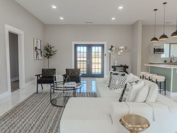 185 E Medium Meadow, Lytle, TX 78052