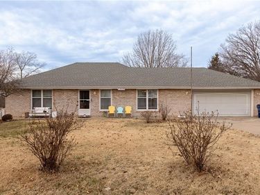 5408 N Wyandotte Street, Gladstone, MO 64118
