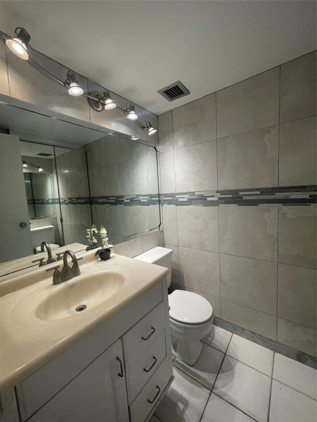 1160 N Federal Highway, Unit 1120, Fort Lauderdale, FL 33304 Photo