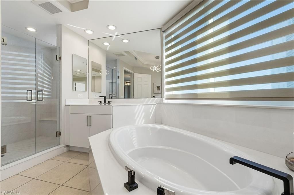 445 Cove Tower Dr, Unit 1001, Naples, FL 34110 Photo