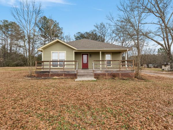 126 Fillingame Rd., Hattiesburg, MS 39401