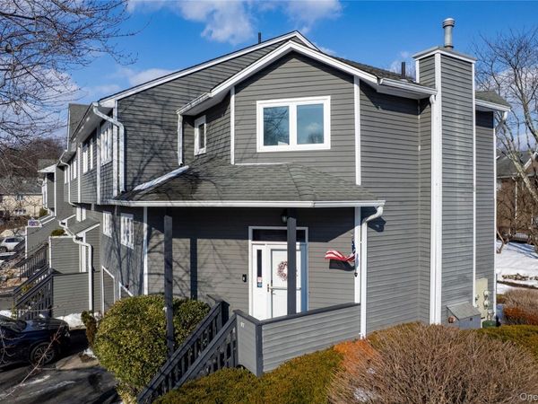 97 Village Green, Bardonia, NY 10954