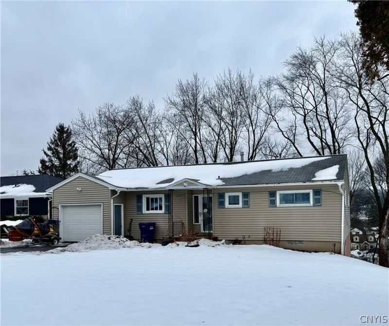 202 Barrington Road, Syracuse, NY 13214 Main Photo
