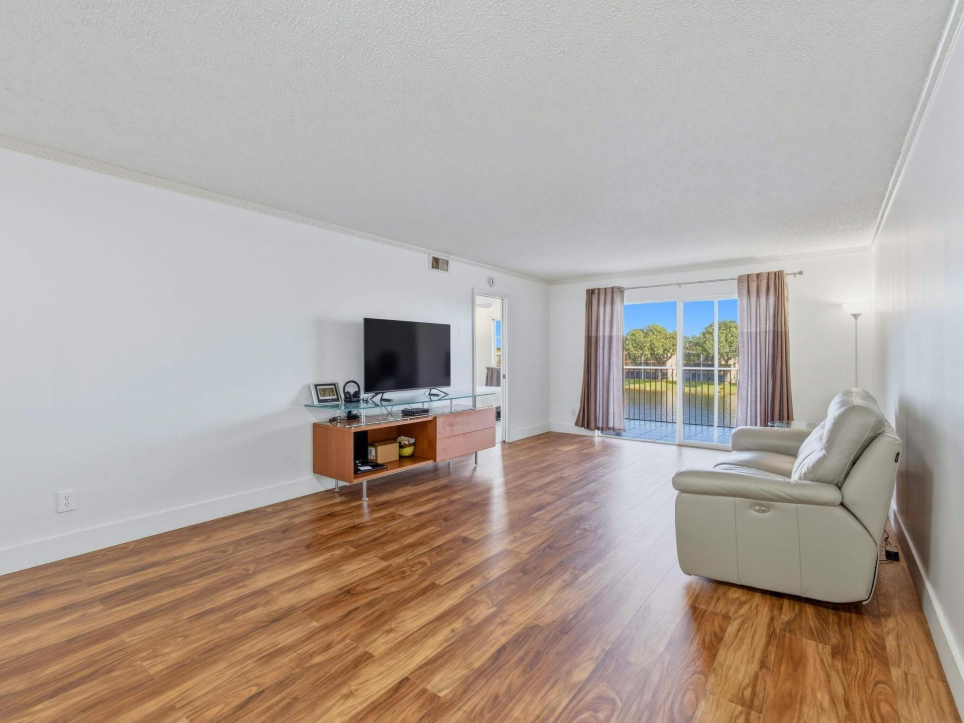 7292 S Devon Drive, Unit 302, Tamarac, FL 33321 Photo