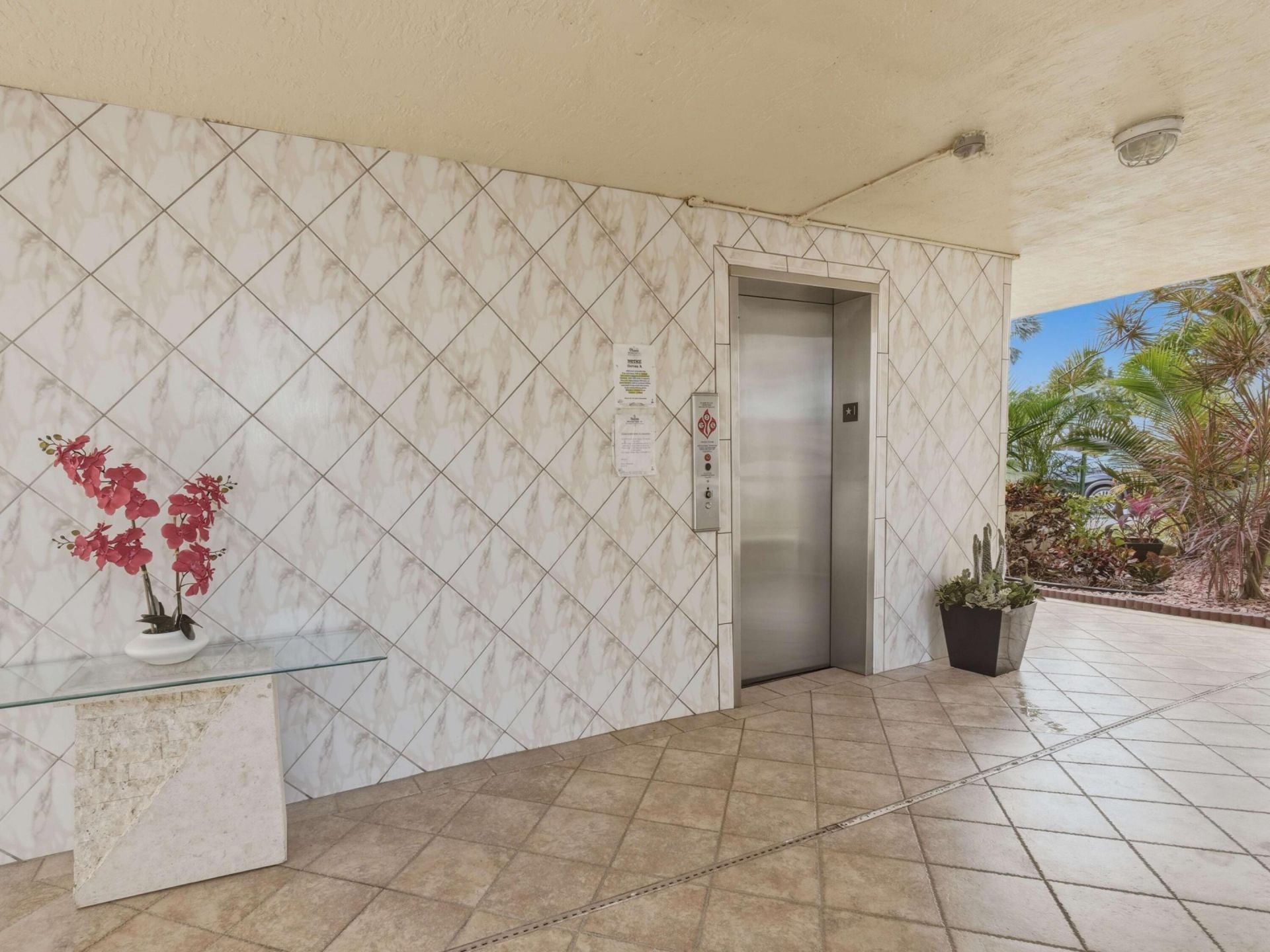 7292 S Devon Drive, Unit 302, Tamarac, FL 33321 Photo