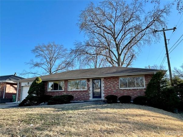 6112 Deerwood Drive, St Louis, MO 63123