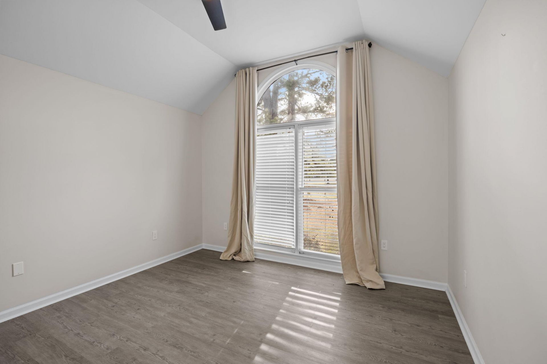 477 Grooms Road Photo 22
