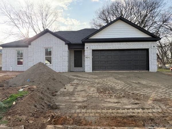 303 1/2 N West Street, Morrilton, AR 72110