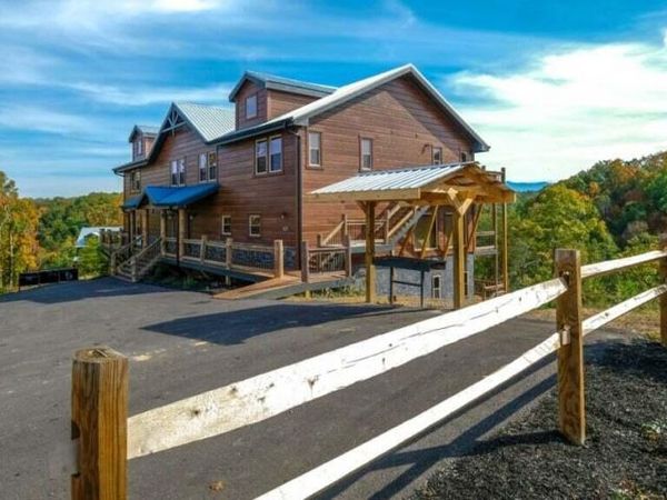 1481 Sleepy Valley Lane, Sevierville, TN 37876