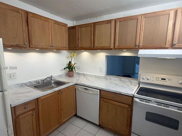 500 Executive Center Dr, Unit 1C, West Palm Beach, FL 33401