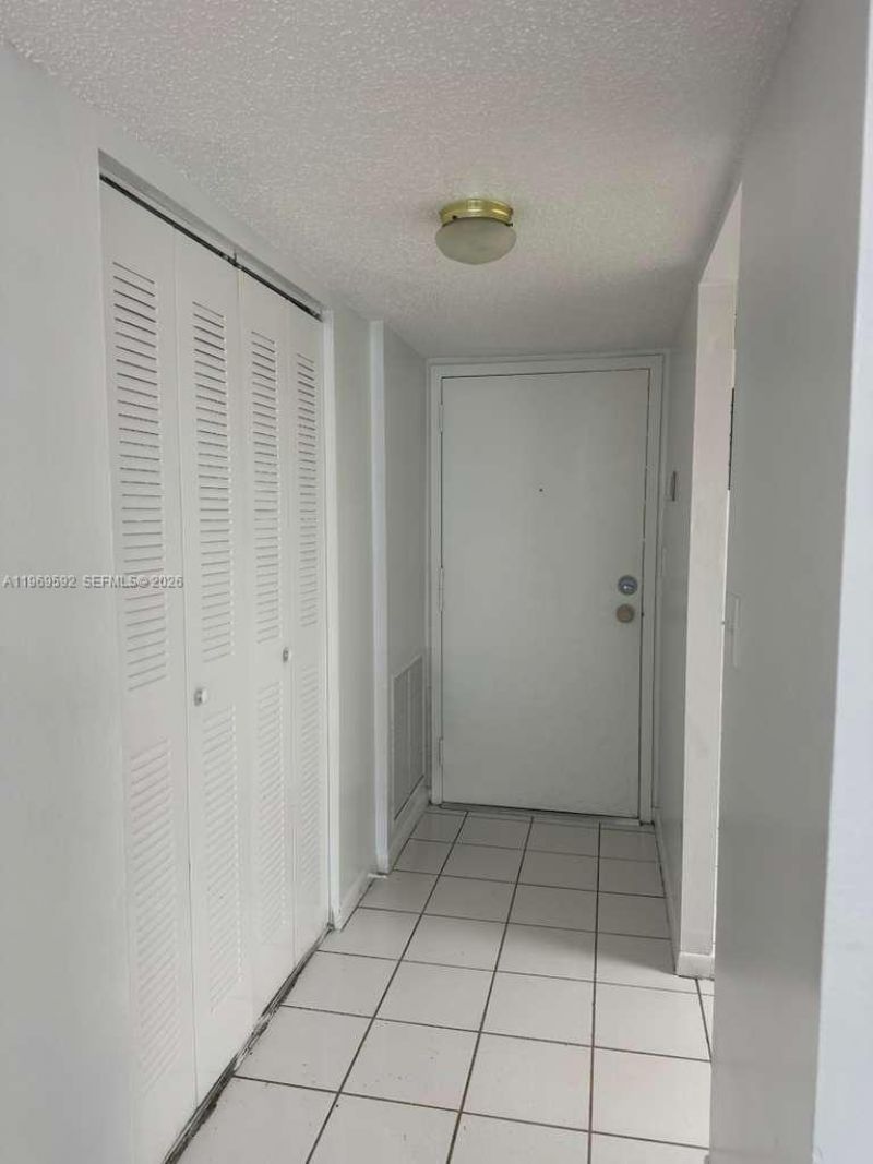 500 Executive Center Dr, Unit 1C, West Palm Beach, FL 33401 Photo