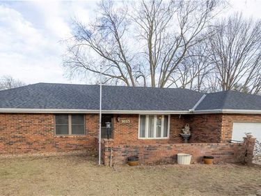 1615 Wayne Drive, St Joseph, MO 64506