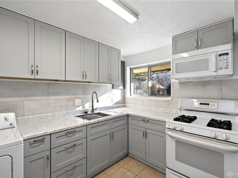 4792 Loxley Drive, West Carrollton, OH 45439 Photo 13