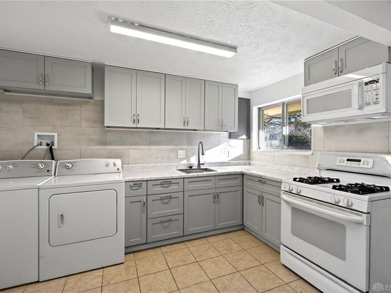 4792 Loxley Drive, West Carrollton, OH 45439 Photo 16