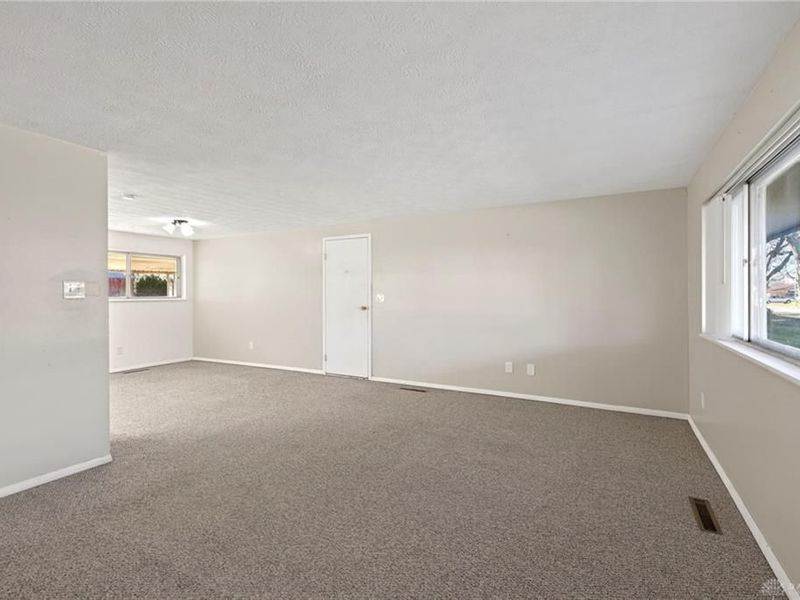 4792 Loxley Drive, West Carrollton, OH 45439 Photo 6