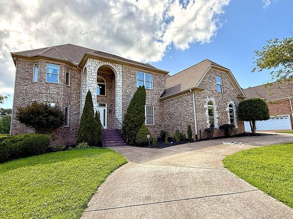 1413 Station Four Ln, Old Hickory, TN 37138