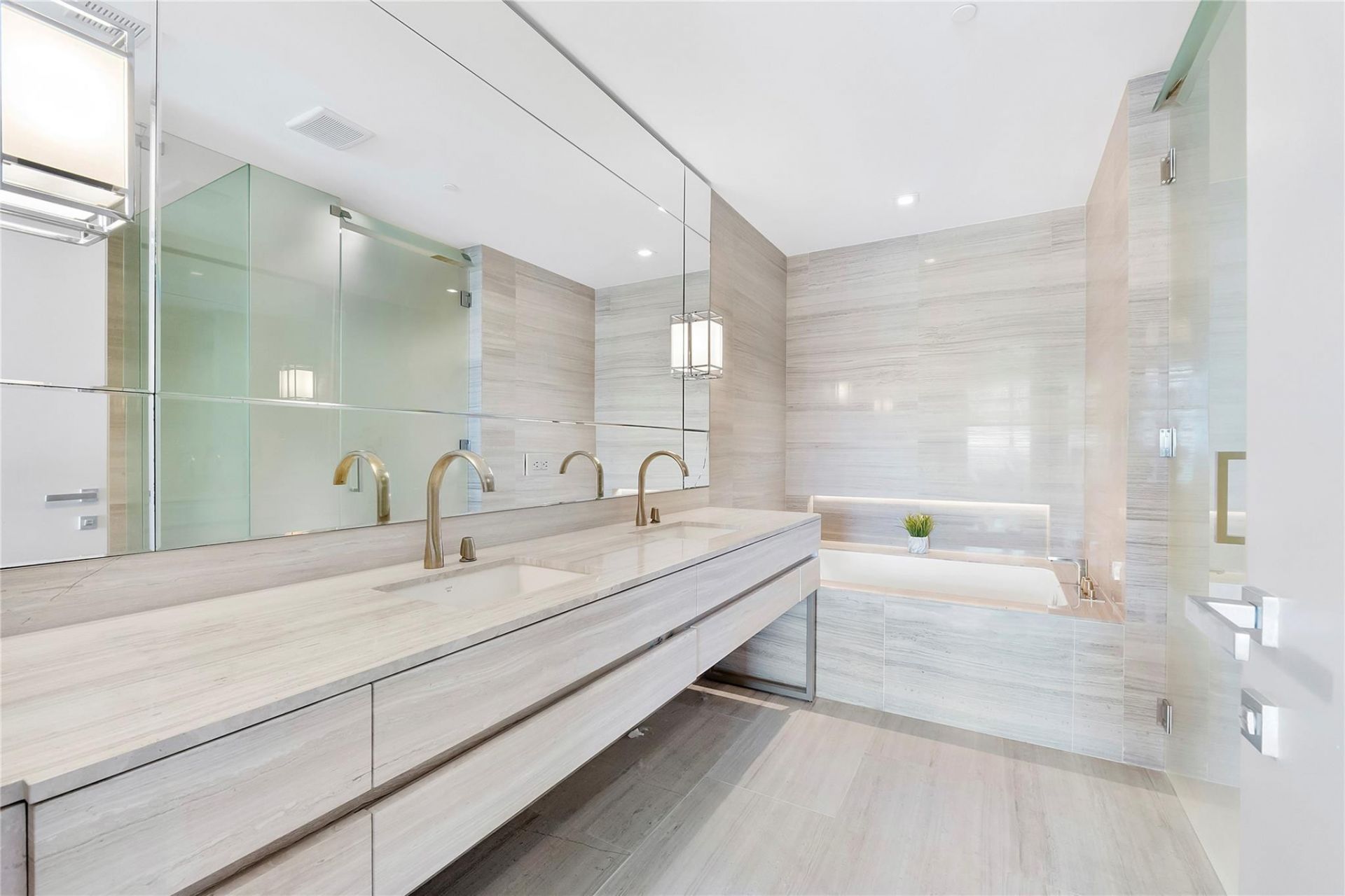 18975 Collins Avenue, Unit 3401, Sunny Isles Beach, FL 33160 Photo