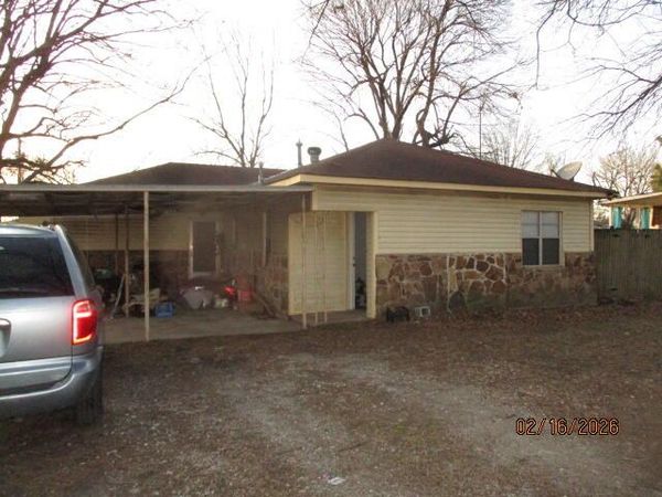 137 N Springfield Street , Welch, OK 74369