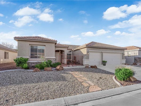 745 Diamond Bend Avenue, Las Vegas, NV 89123