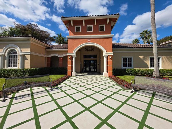 4175 N Haverhill Road, Unit 907, West Palm Beach, FL 33417