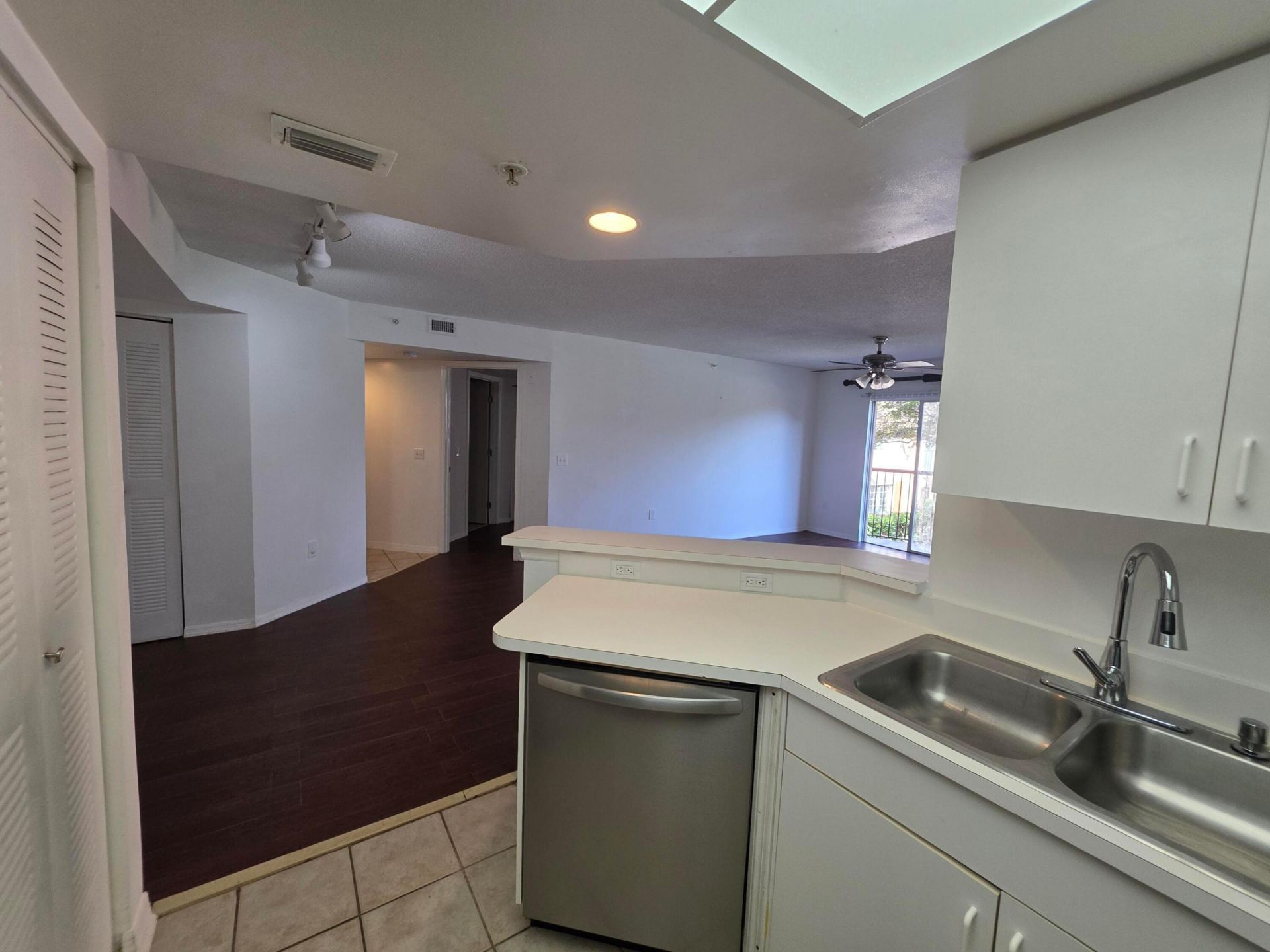 4175 N Haverhill Road, Unit 907, West Palm Beach, FL 33417 Photo
