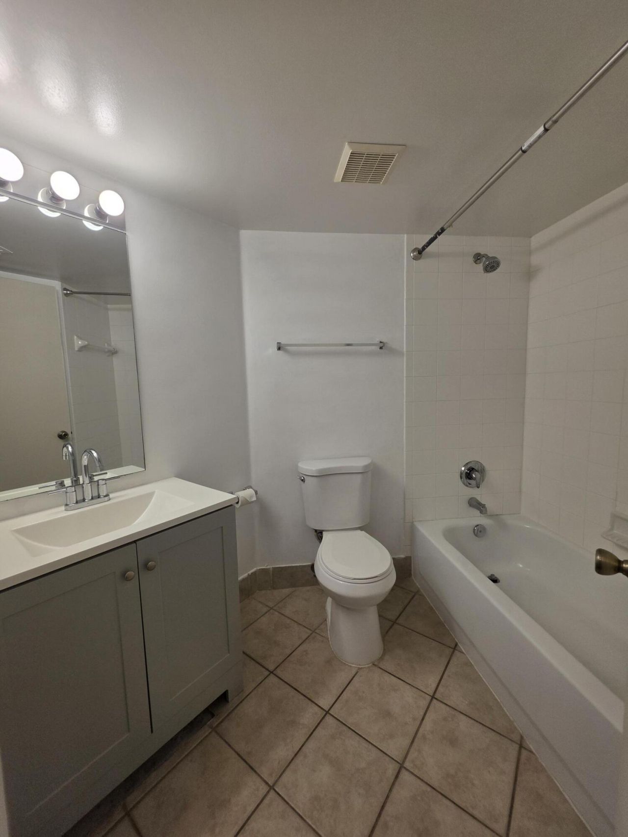 4175 N Haverhill Road, Unit 907, West Palm Beach, FL 33417 Photo