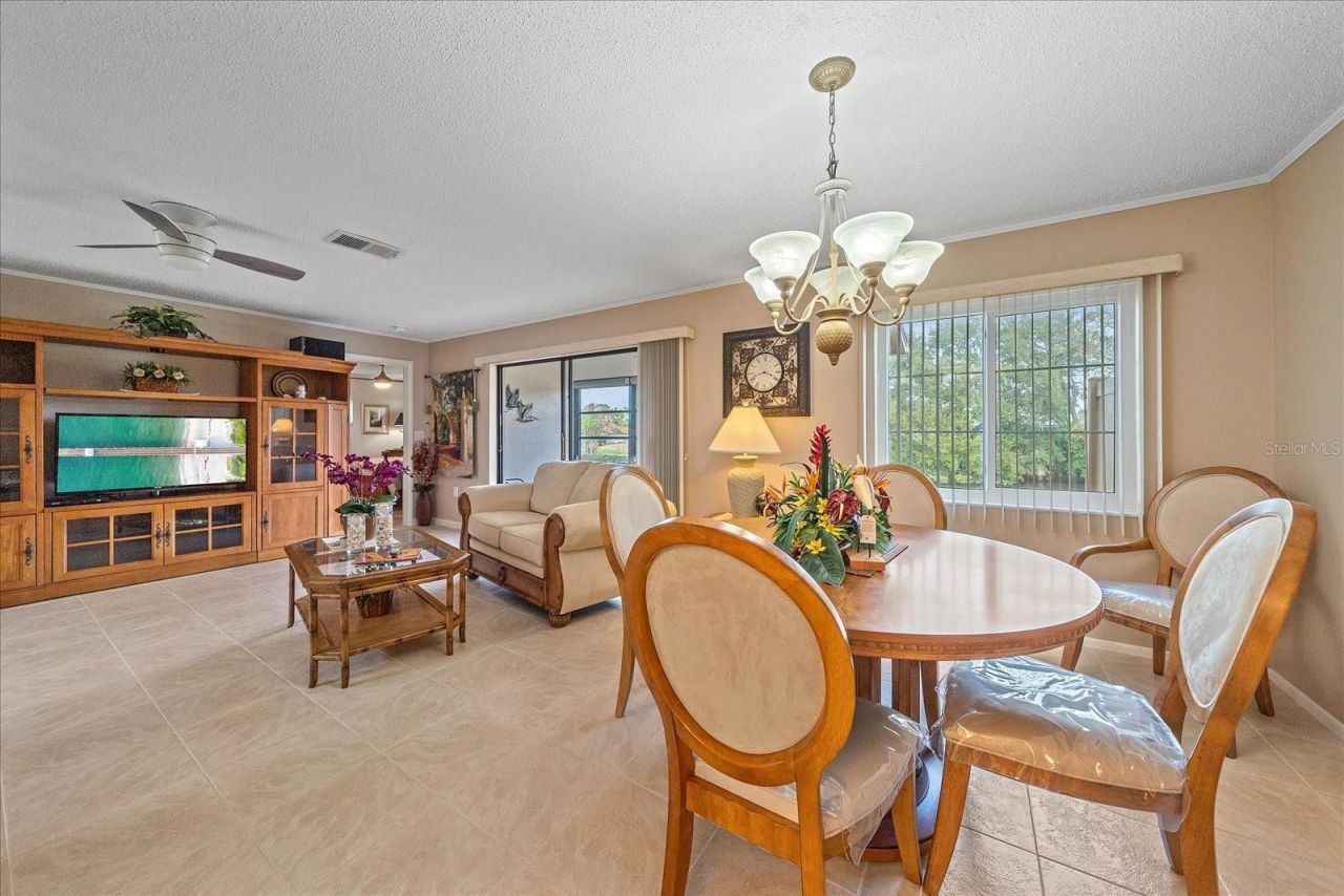 3135 Glen Elyn Boulevard, Unit 13, Sarasota, FL 34237 Photo