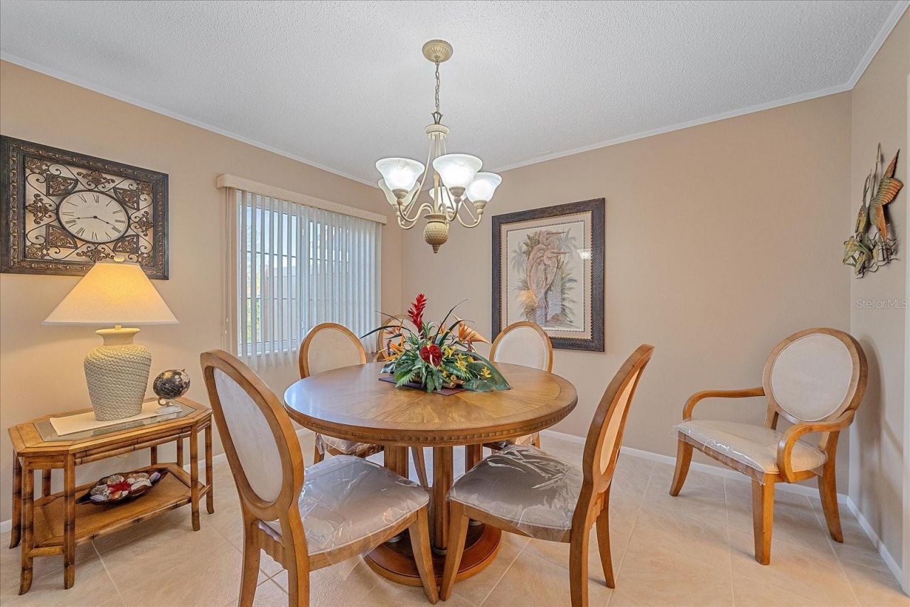 3135 Glen Elyn Boulevard, Unit 13, Sarasota, FL 34237 Photo
