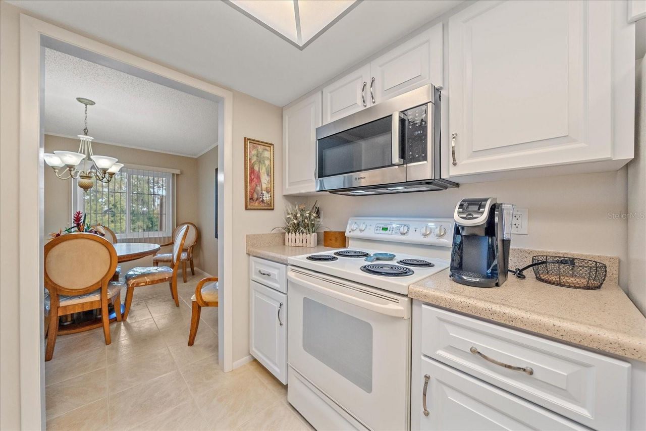 3135 Glen Elyn Boulevard, Unit 13, Sarasota, FL 34237 Photo