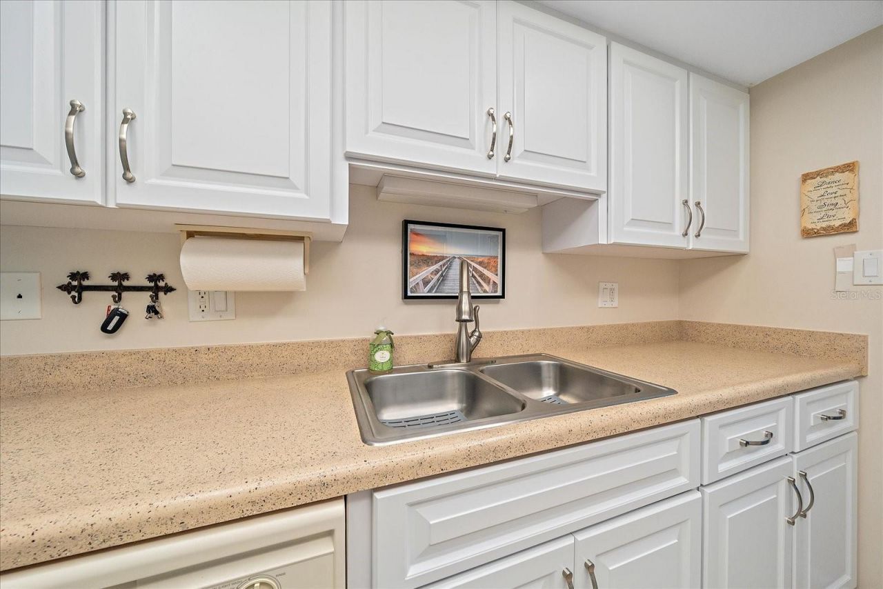 3135 Glen Elyn Boulevard, Unit 13, Sarasota, FL 34237 Photo