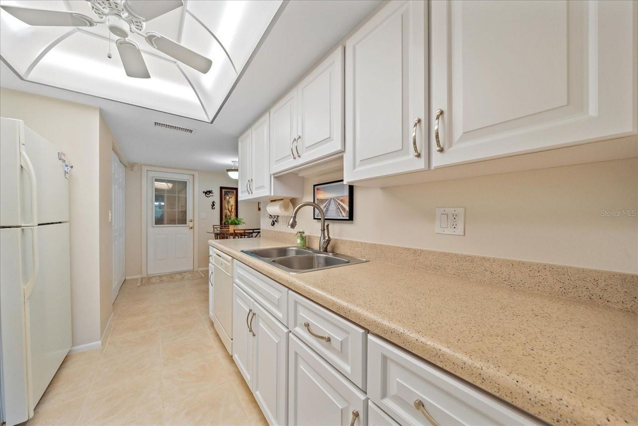 3135 Glen Elyn Boulevard, Unit 13, Sarasota, FL 34237 Photo